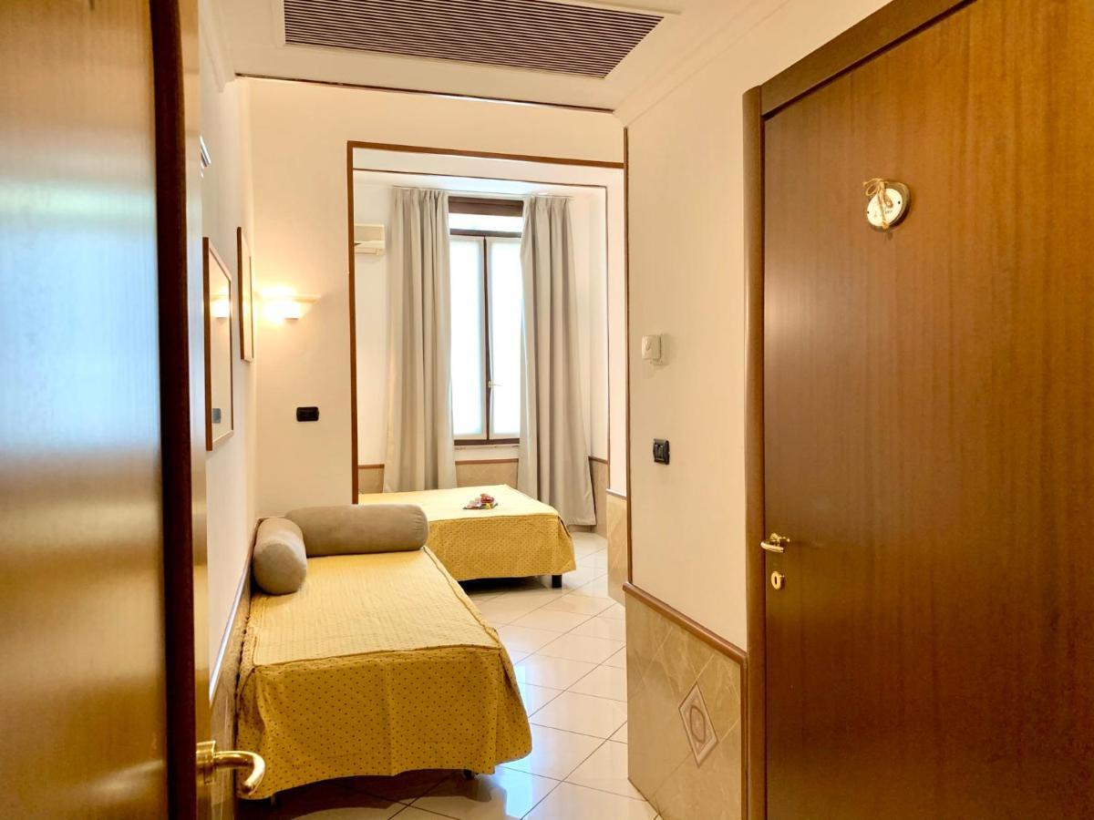 Hotel Astrid Milaan Buitenkant foto