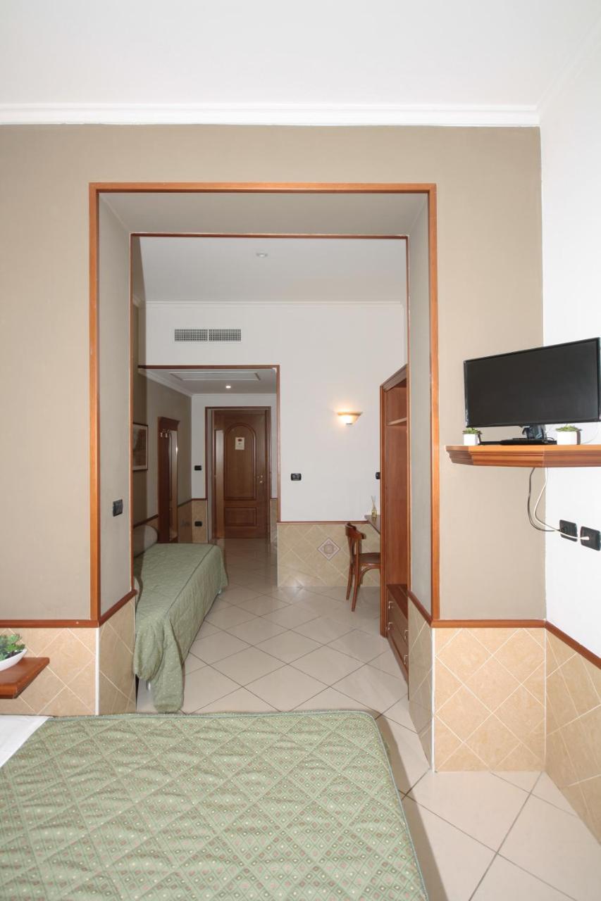 Hotel Astrid Milaan Buitenkant foto